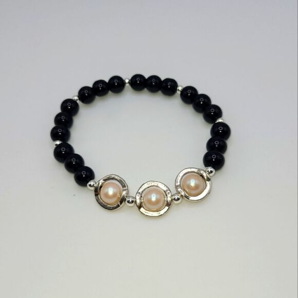 Onyx and Faux Pearl Bracelet, silvertone. Hand crafted - Picture 1 of 5